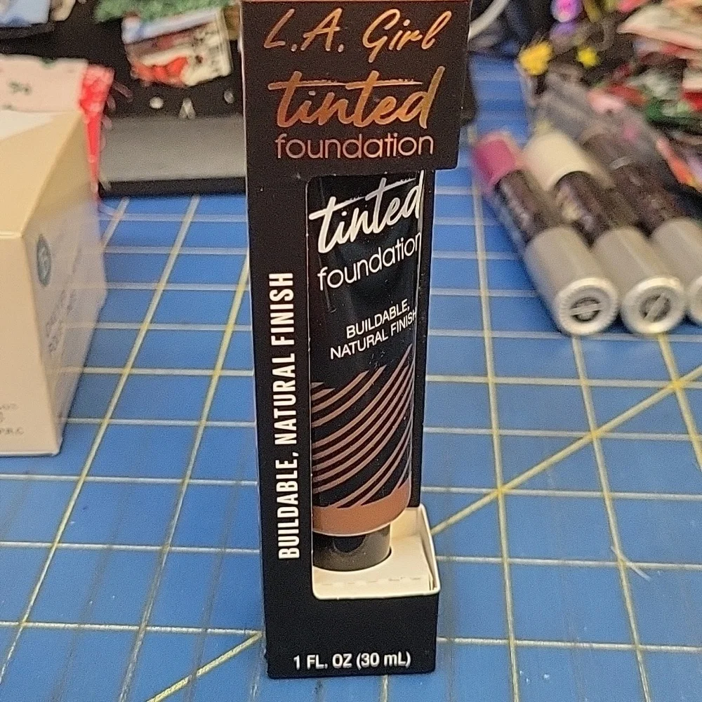 L.A. Girl Tinted Foundation 30ml New In Box GLM768 Warm Sienna